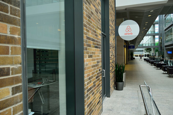 Guy Mocks Airbnb Hosts Who Set Absurd Rules And Demands For Guests, Goes Viral With 1.2M Views Guy Mocks Airbnb Hosts Who Set Absurd Rules And Demands For Guests, Goes Viral With 1.2M Views