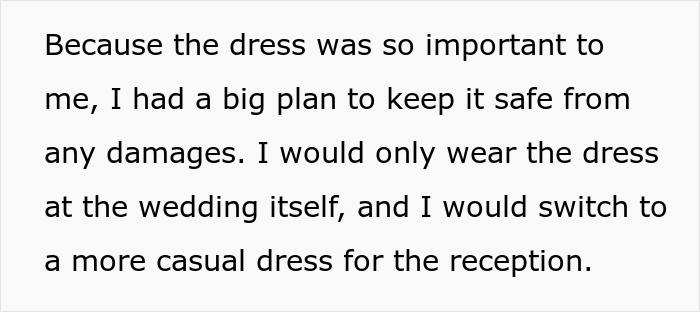 Bride Wanted To Wear Her Mom's Wedding Gown To Her Own Wedding, Bridesmaid "Accidentally" Spilled Wine On It Bride Wanted To Wear Her Mom's Wedding Gown To Her Own Wedding, Bridesmaid "Accidentally" Spilled Wine On It