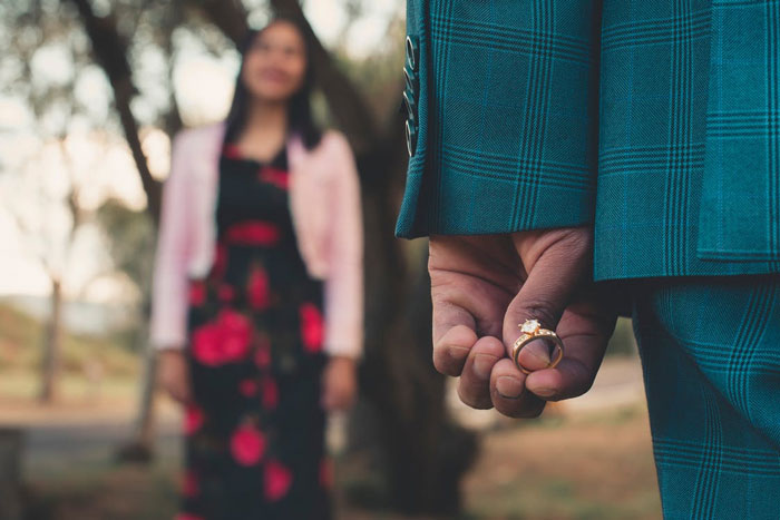 Bride Considers Deleting Her Friend's Engagement Photos, The Internet Supports Her Bride Considers Deleting Her Friend's Engagement Photos, The Internet Supports Her