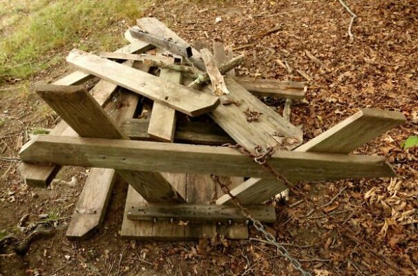 broken-picnic-table-62d0457ac86ac.jpg