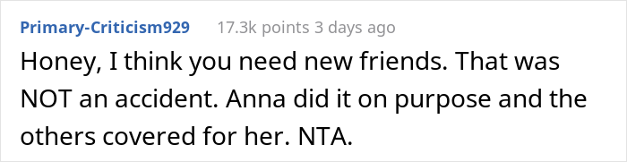 Bride Wanted To Wear Her Mom's Wedding Gown To Her Own Wedding, Bridesmaid "Accidentally" Spilled Wine On It Bride Wanted To Wear Her Mom's Wedding Gown To Her Own Wedding, Bridesmaid "Accidentally" Spilled Wine On It