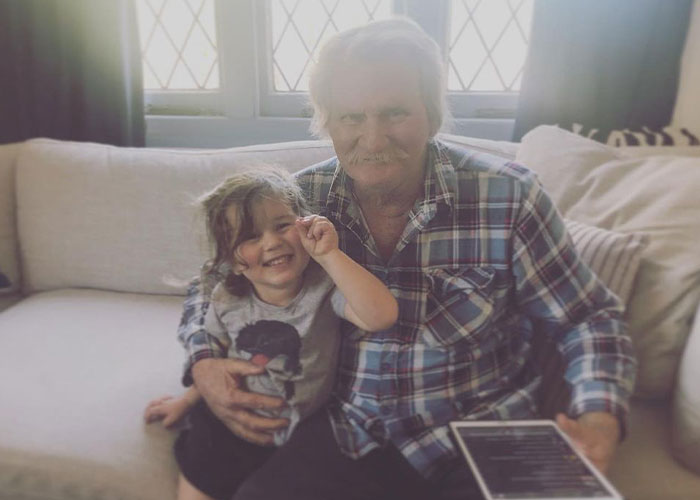 Daughter Sneaks A Rum And Cola Into A Hospital Room For Her Father's Final Drink Daughter Sneaks A Rum And Cola Into A Hospital Room For Her Father's Final Drink