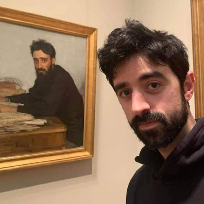 People Online Are Sharing Pictures Of Art Pieces In Museums That Look Like Them