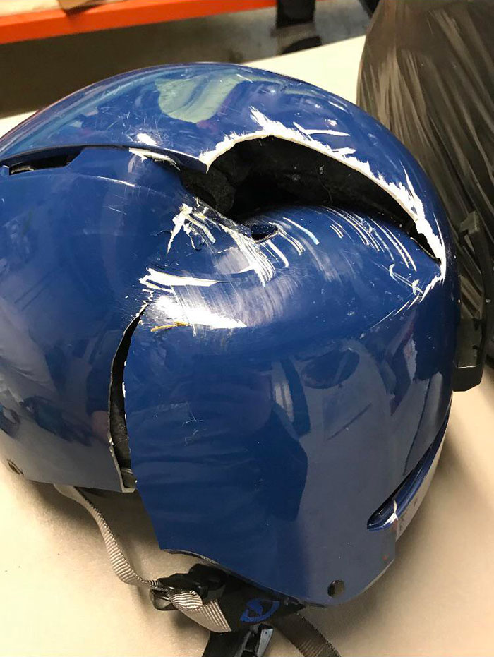 Este es el casco de un tipo que se estrelló de cabeza contra la base de una torre elevadora y salió caminando con una contusión menor. Usa tu casco