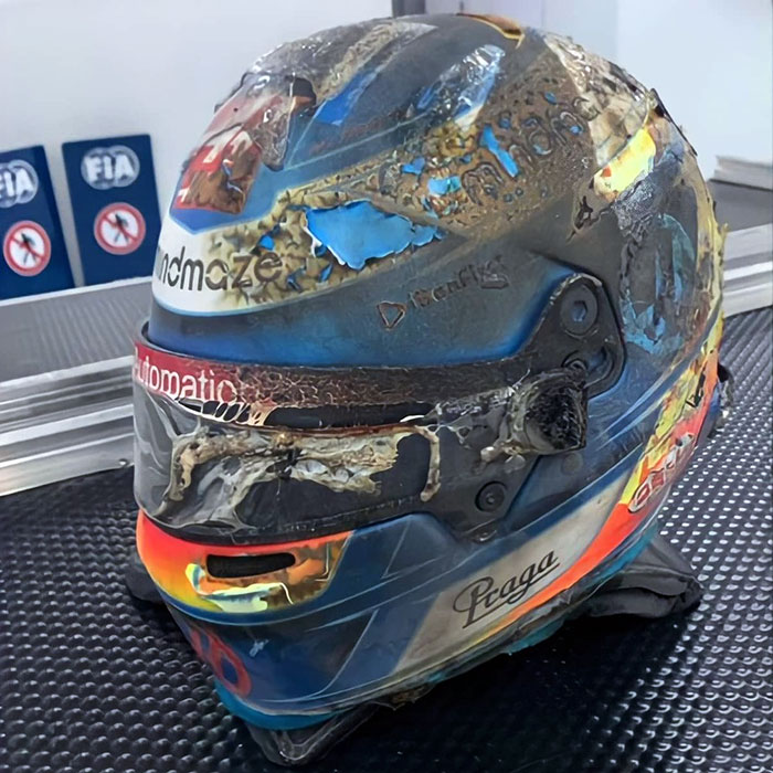 Romain Grosjean mostró cómo quedó su casco tras el accidente en Bahréin