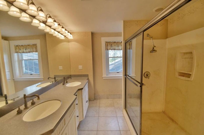 How Many Lights Do You Need????? The House Is Nice But Like??? Why You Have So Many Lights In One Bathroom