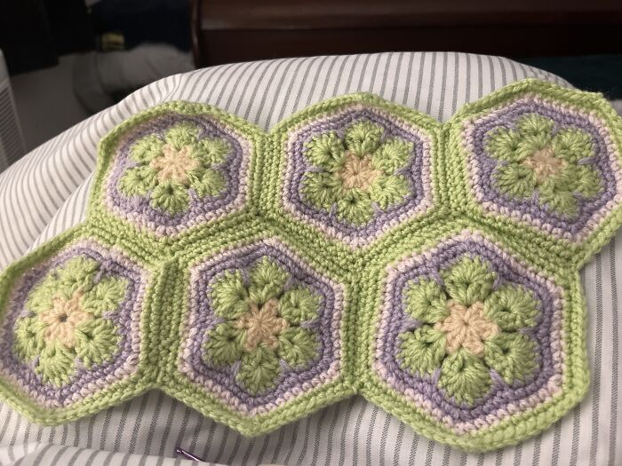 I Started Crocheting African Flower Crochet Hexagons To Make A Blanket Out Of! Super Quick,easy To Do And Take Around 15 Mins Each One To Make!