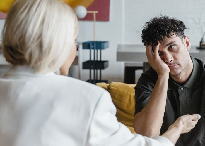 Drama Ensues After This Guy Tells Roommate His Entitled Girlfriend Can't Stay Over Anymore Drama Ensues After This Guy Tells Roommate His Entitled Girlfriend Can't Stay Over Anymore