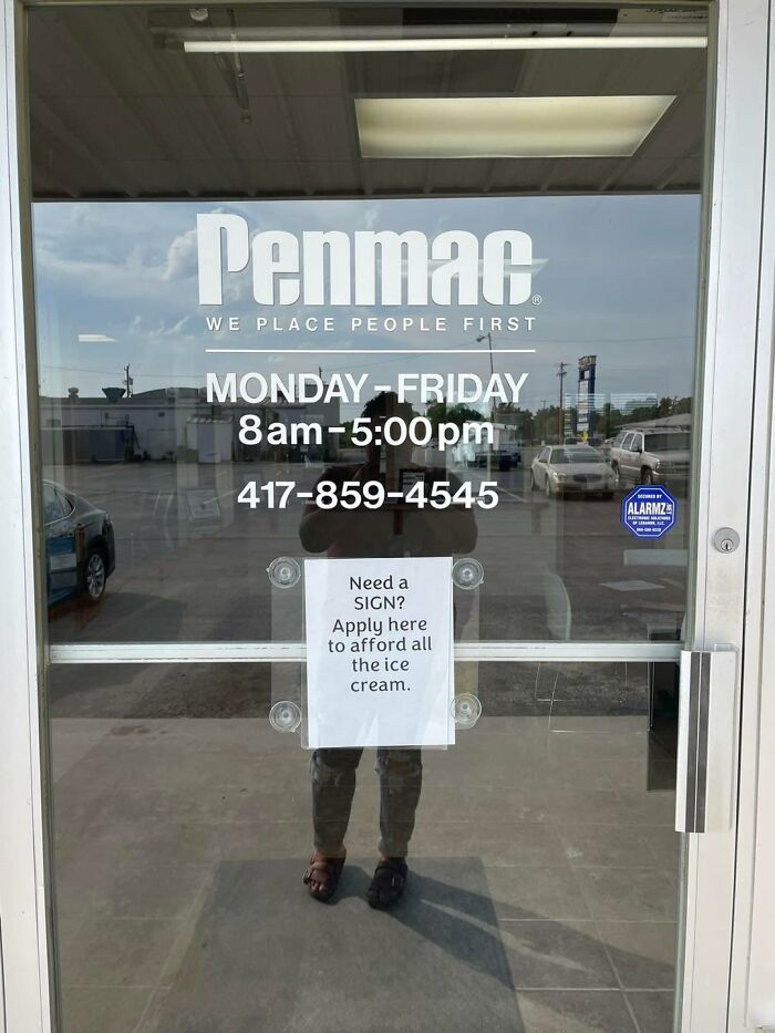 Hilarious Billboard War Between McDonald’s And Dairy Queen In Missouri Is Getting Serious Hilarious Billboard War Between McDonald’s And Dairy Queen In Missouri Is Getting Serious