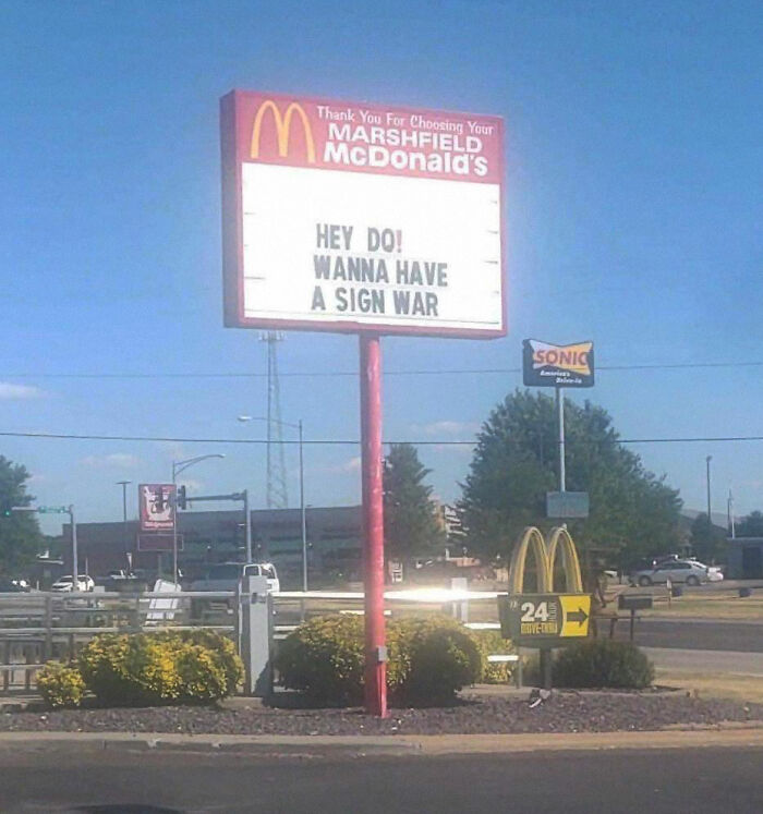 Hilarious Billboard War Between McDonald’s And Dairy Queen In Missouri Is Getting Serious