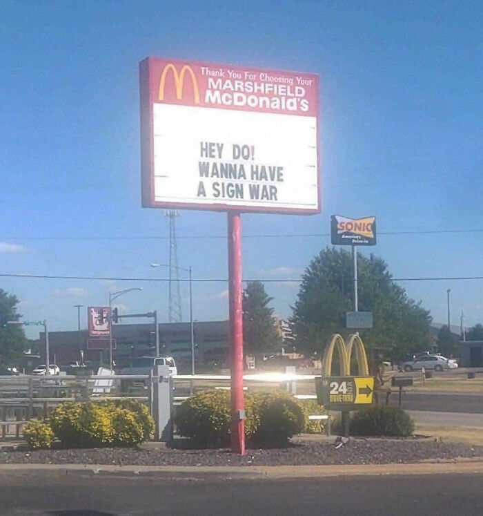 Hilarious Billboard War Between McDonald’s And Dairy Queen In Missouri Is Getting Serious Hilarious Billboard War Between McDonald’s And Dairy Queen In Missouri Is Getting Serious