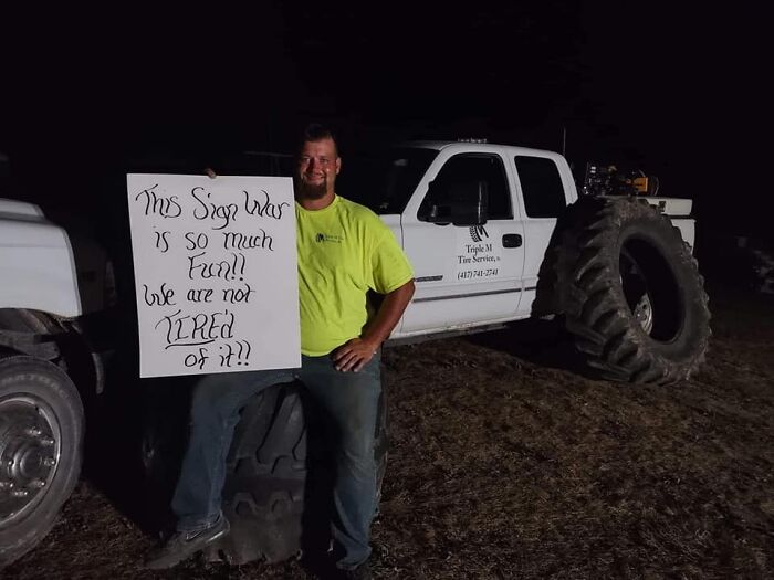 Hilarious Billboard War Between McDonald’s And Dairy Queen In Missouri Is Getting Serious Hilarious Billboard War Between McDonald’s And Dairy Queen In Missouri Is Getting Serious