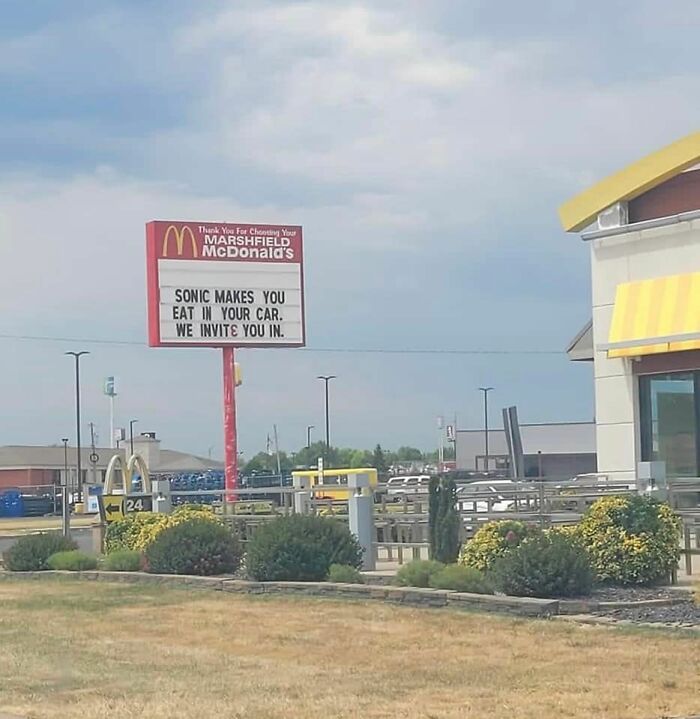 Hilarious Billboard War Between McDonald’s And Dairy Queen In Missouri Is Getting Serious Hilarious Billboard War Between McDonald’s And Dairy Queen In Missouri Is Getting Serious