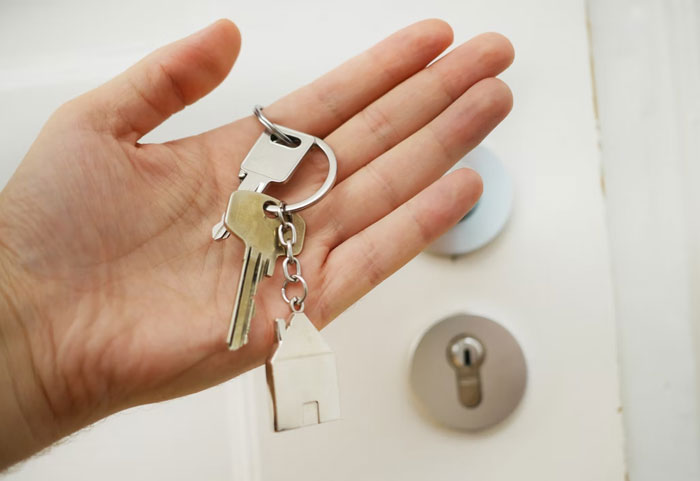 “Is That Legal?”: Woman Can’t Believe Her Neighbor With The Same Floor Plan Pays $600 More Than Her In Rent “Is That Legal?”: Woman Can’t Believe Her Neighbor With The Same Floor Plan Pays $600 More Than Her In Rent