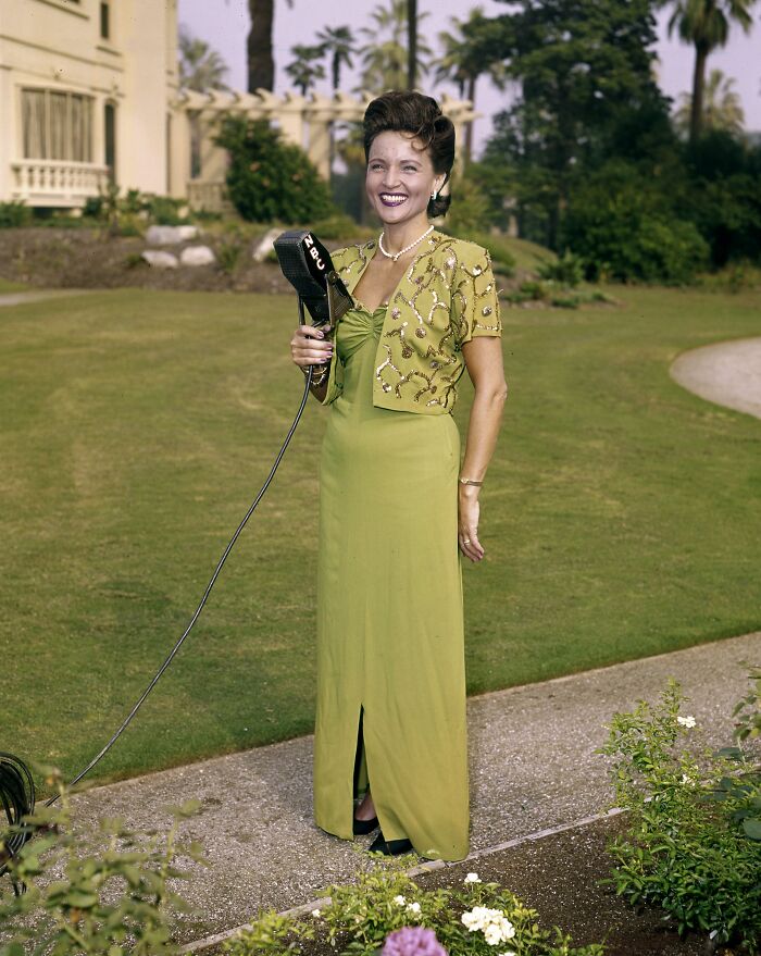 Betty White Dressed In Vintage 1940s Clothing To Celebrate The 75th Tournament Of Roses, 1963
