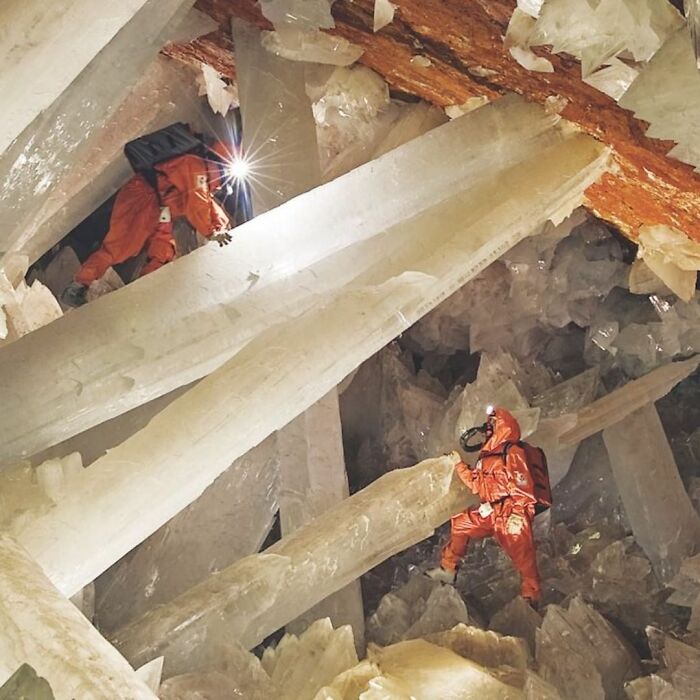 Los espectaculares tesoros secretos que han crecido bajo México durante 500.000 años: Una cueva con cristales de hasta 11 metros de longitud y un peso de hasta 55 toneladas