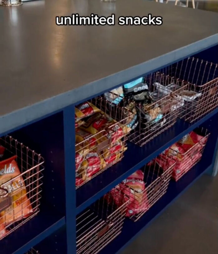 "It’s A Trick To Keep You At Work 24/7": Worker Tries To Flex With 'Cool Perks' Her Tech Company Provides, Doesn't Get Jealous Response She Expected "It’s A Trick To Keep You At Work 24/7": Worker Tries To Flex With 'Cool Perks' Her Tech Company Provides, Doesn't Get Jealous Response She Expected