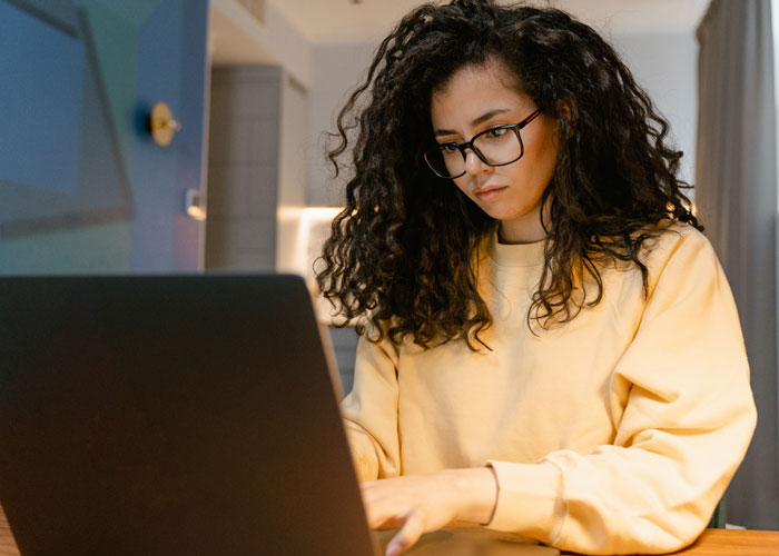 “Just Had A Zoom Job Interview, And The Recruiter Asked Me To ‘Show Her Around The Room’” “Just Had A Zoom Job Interview, And The Recruiter Asked Me To ‘Show Her Around The Room’”