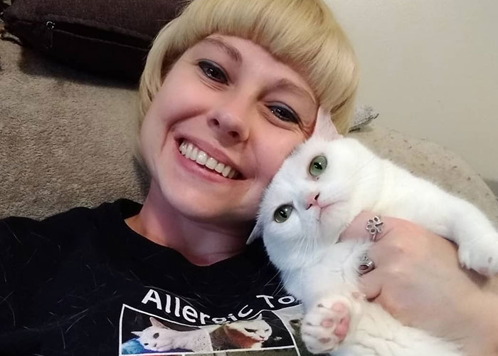 Sassiest Dwarf Kitten Comes Into Woman's Home, Steals Her Heart And Becomes Internet Sensation Sassiest Dwarf Kitten Comes Into Woman's Home, Steals Her Heart And Becomes Internet Sensation