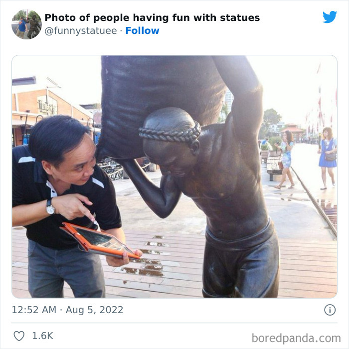 "And This Is Why We Were Asked To Leave": 40 Times People Took Their Photos With Statues To Another Level