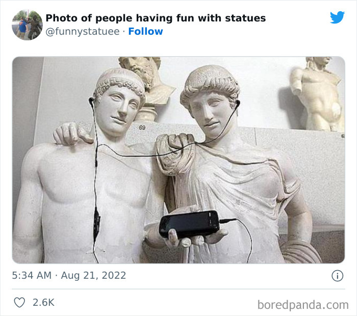 "And This Is Why We Were Asked To Leave": 40 Times People Took Their Photos With Statues To Another Level