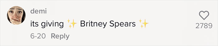 Woman Calls Out "Millennial Poses" That People Need To Stop Doing For Photos Woman Calls Out "Millennial Poses" That People Need To Stop Doing For Photos