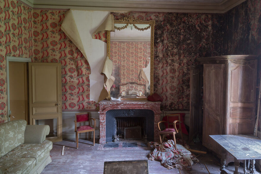 I Found A Historic Abandoned Castle In France With Everything Left Behind (17 Pics) I Found A Historic Abandoned Castle In France With Everything Left Behind (17 Pics)