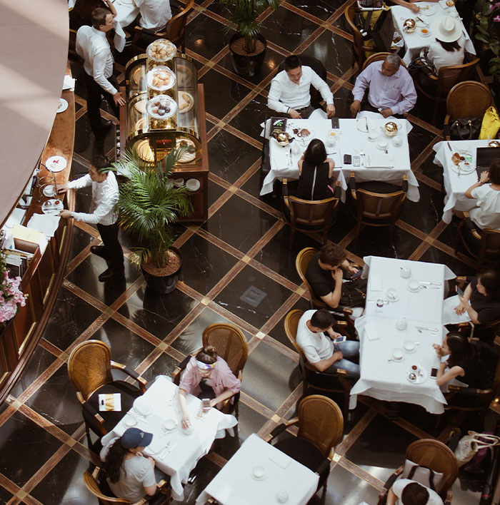 Plus-Size Woman Left In Shock After Waiter Fat-Shames Her So Outrageously, Other People Can't Even Believe It Plus-Size Woman Left In Shock After Waiter Fat-Shames Her So Outrageously, Other People Can't Even Believe It