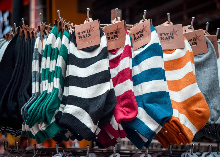 Someone Asks Cashiers To Share What Items Make Them Silently Judge People Who Buy Them, 50 Respond