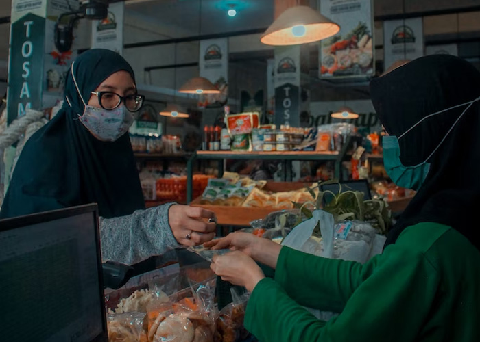 Someone Asks Cashiers To Share What Items Make Them Silently Judge People Who Buy Them, 50 Respond