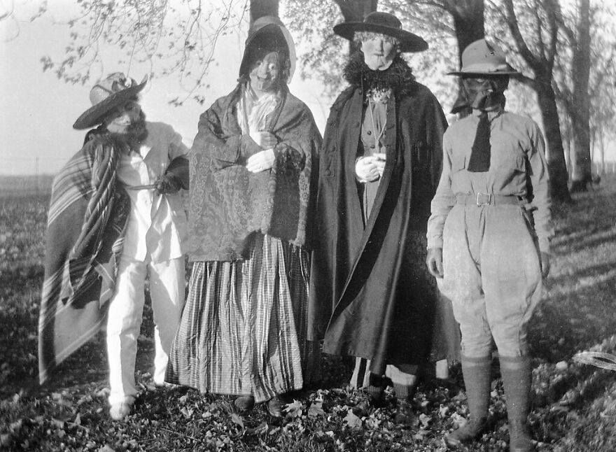 Too Old For Trick-Or Treating? Here Are 10 Vintage Party Games For Halloween