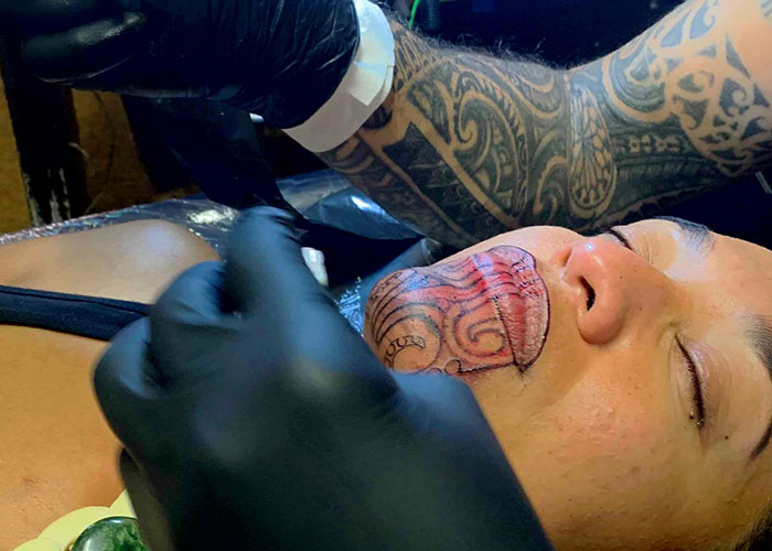 New Zealand Newscaster Claps Back At Man Constantly Complaining To Her News Station About Her Māori Face Tattoo New Zealand Newscaster Claps Back At Man Constantly Complaining To Her News Station About Her Māori Face Tattoo