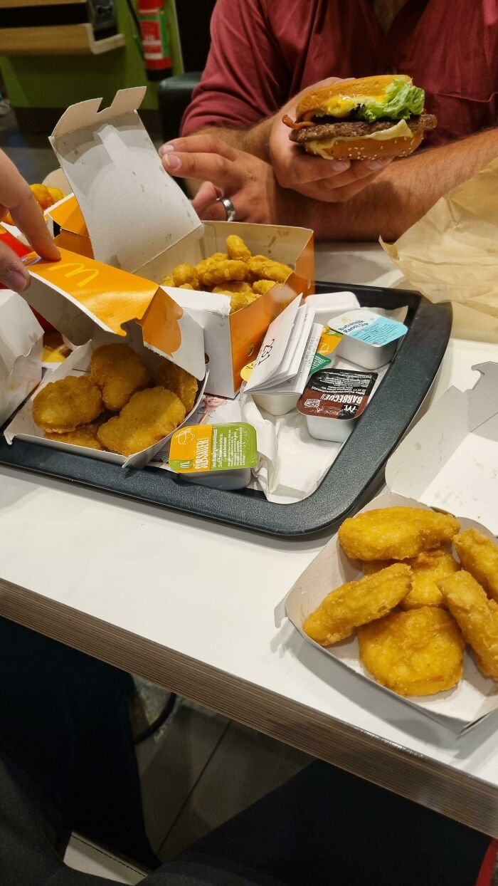 Ordered 20min Before Closing Time. Asked For Leftover Nuggets And Got A 20pc And A 6pc For Free