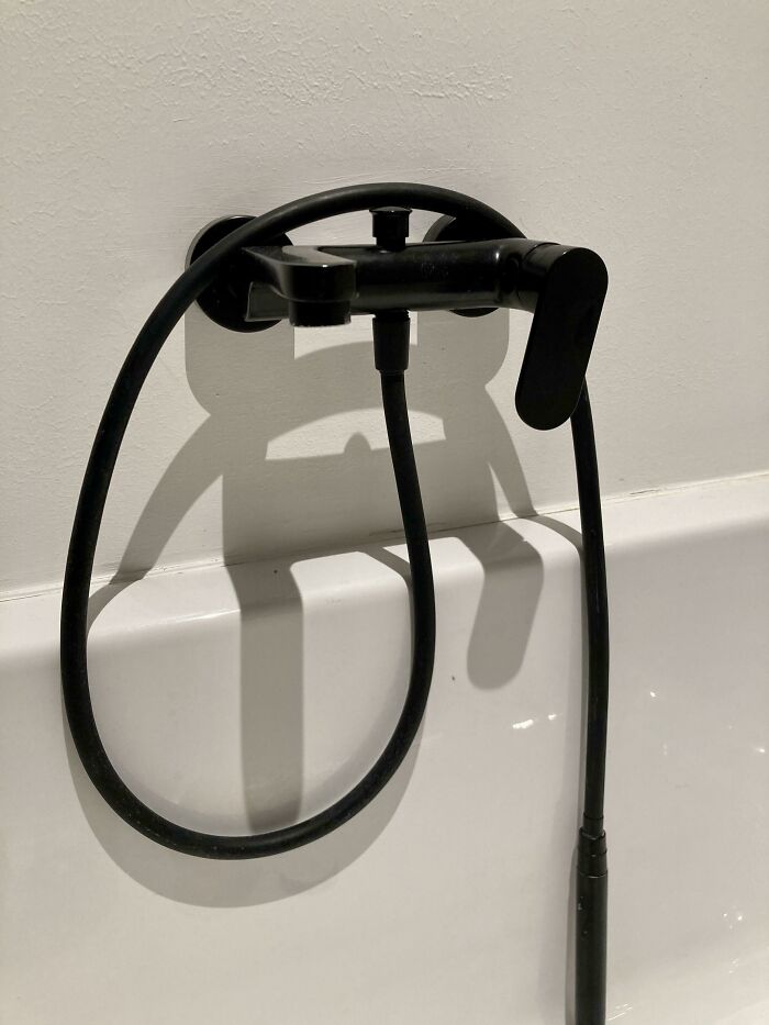 The Shadow Of This Bath Faucet Looks Like A Sitting Frog
