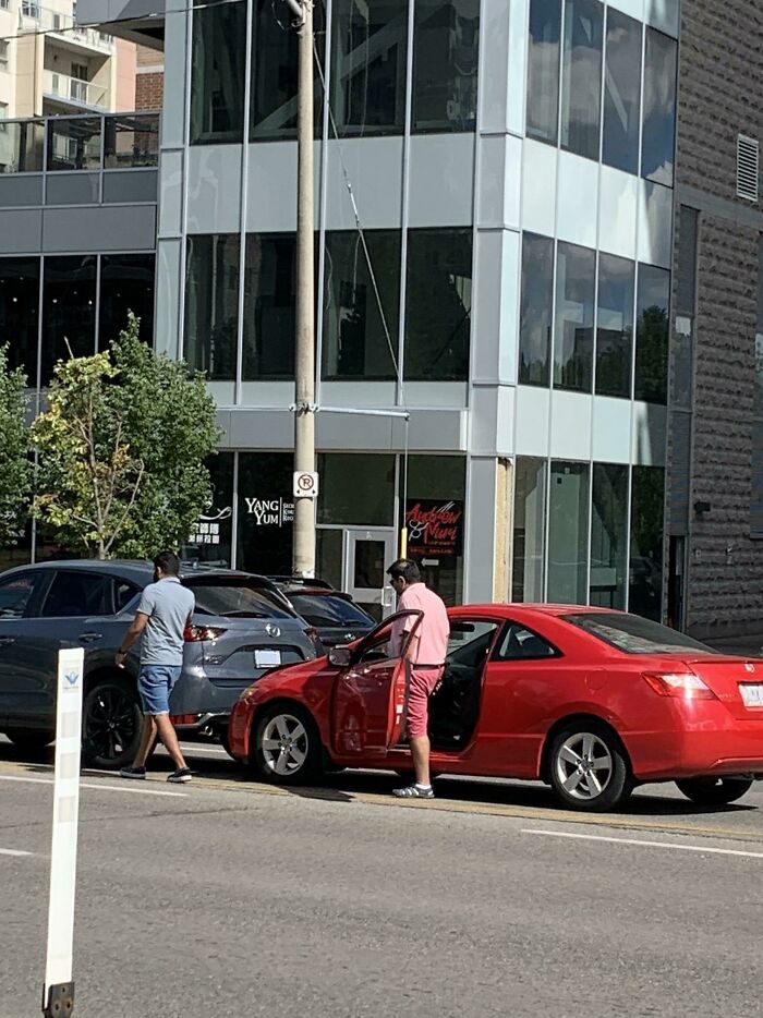 These Two Men In A Fender Bender Are Dressed In The Same Colors As Their Cars