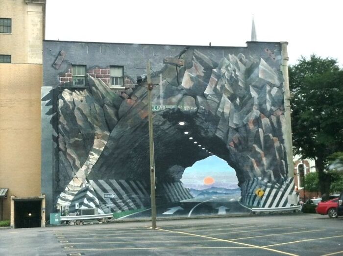 Un mural que parece salido de Acme Incorporated
