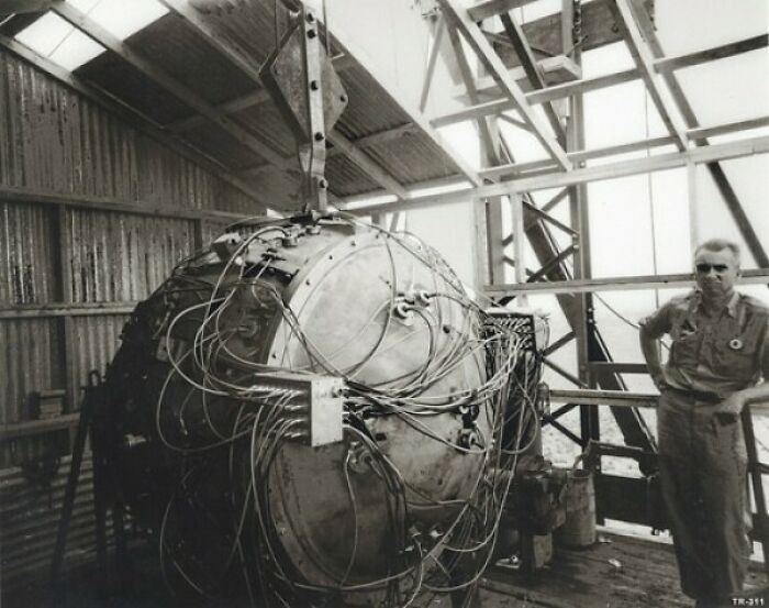 The Gadget (el artilugio), la primera bomba atómica, 1945