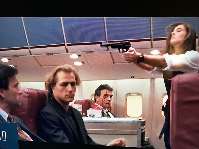 In Passenger 57 (1992), The FBI Agent In The Back Already Has Makeup For The Gunshot Before Being Shot