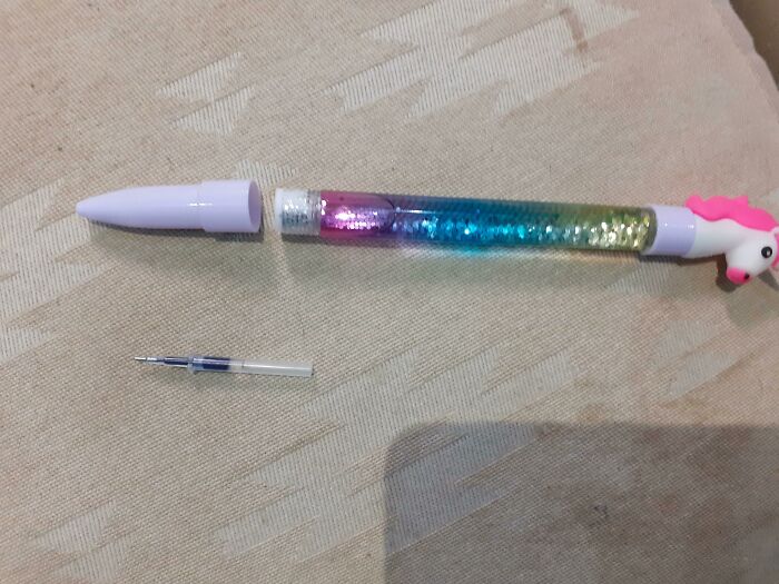 El tamaño de este bolígrafo de 5$ vs. la tinta que realmente contiene