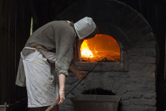 Management Hopes To Con A 14-Year-Old Into Working A Few Weeks More, Guy Maliciously Complies And Outsmarts Him Management Hopes To Con A 14-Year-Old Into Working A Few Weeks More, Guy Maliciously Complies And Outsmarts Him