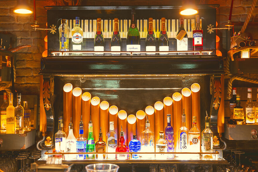 The Kraken Found A Sanctuary In This Underwater-Themed Bar "The Abyss Pub" Which Was Designed By Us The Kraken Found A Sanctuary In This Underwater-Themed Bar "The Abyss Pub" Which Was Designed By Us