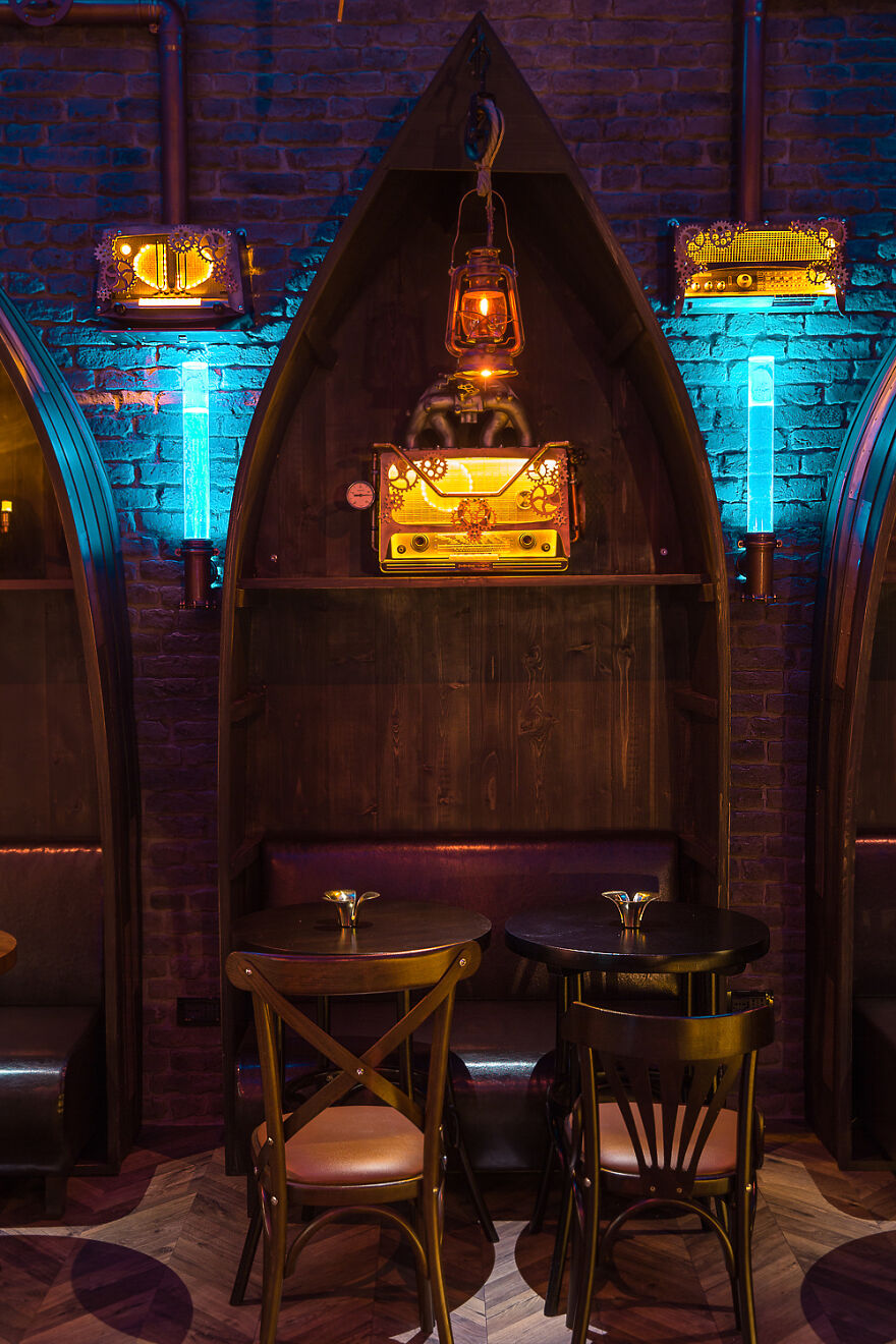 The Kraken Found A Sanctuary In This Underwater-Themed Bar "The Abyss Pub" Which Was Designed By Us The Kraken Found A Sanctuary In This Underwater-Themed Bar "The Abyss Pub" Which Was Designed By Us