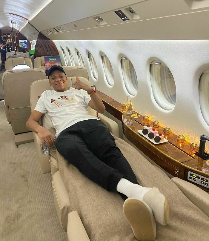 Kylian Mbappé Flying Back Home To Paris In His Private Jet
