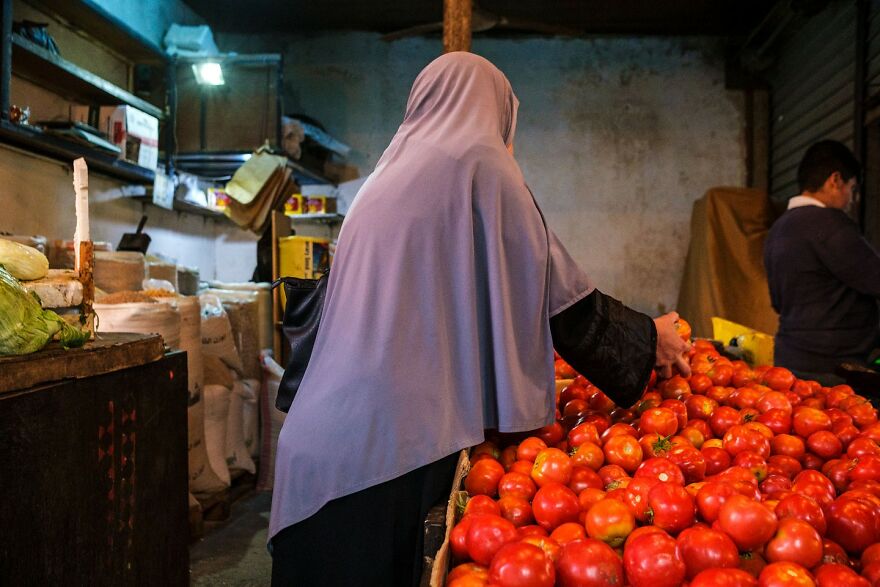 Meet Maciej Dakowicz's Breathtaking Street Photographs