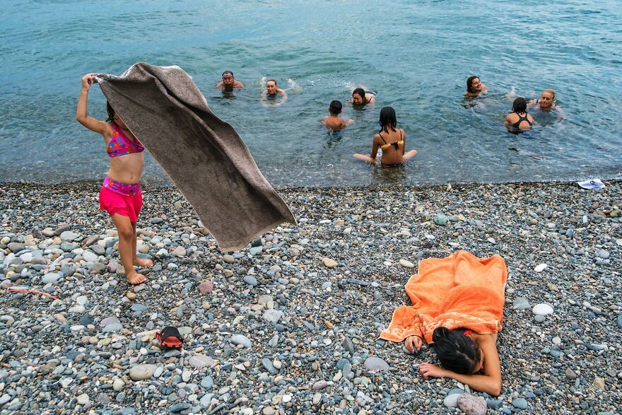 Meet Maciej Dakowicz's Breathtaking Street Photographs