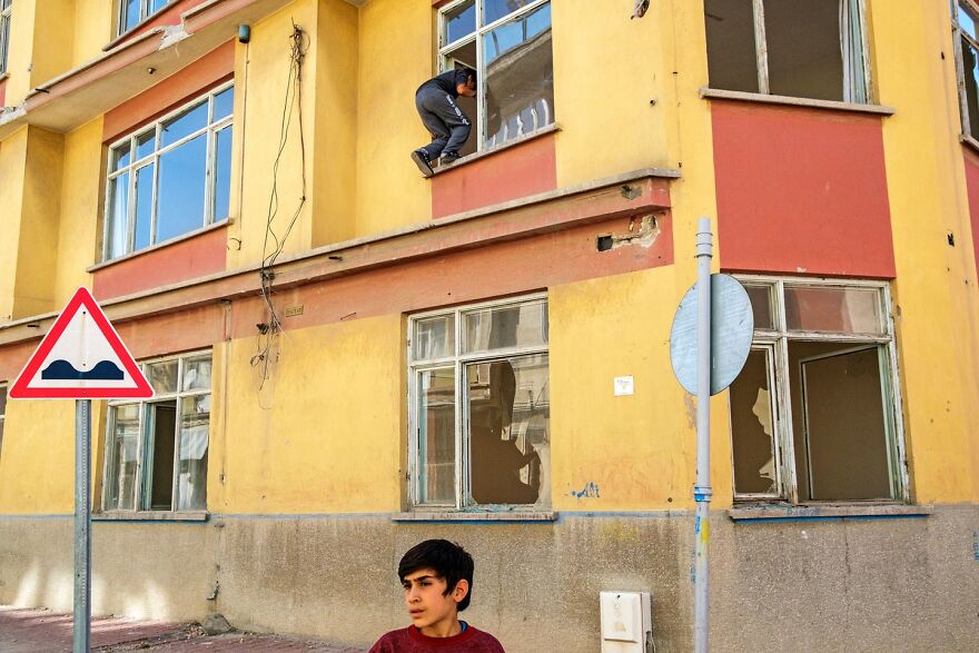 Meet Maciej Dakowicz's Breathtaking Street Photographs