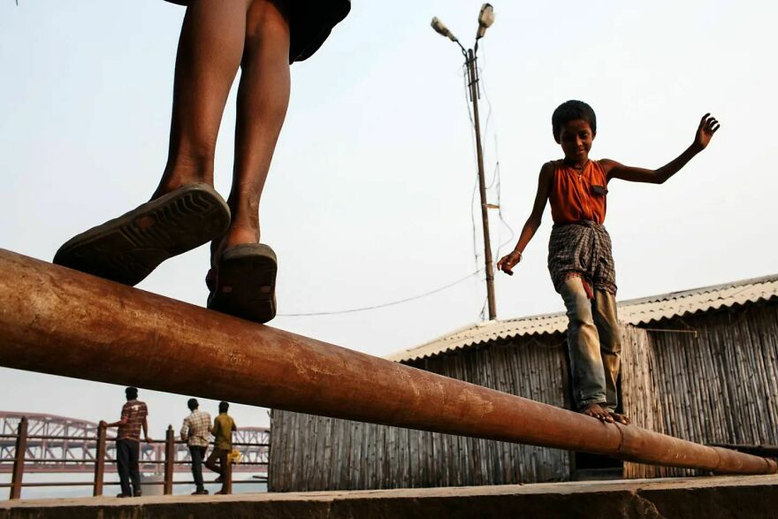 Meet Maciej Dakowicz's Breathtaking Street Photographs