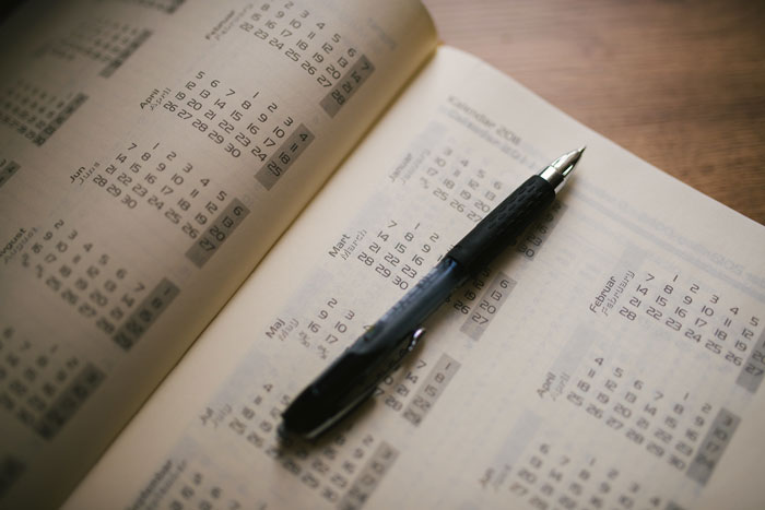 Relative Upset Their Niece Planned A Destination Wedding On A Sunday Night, Tells Her Off, And The Internet's Having None Of It Relative Upset Their Niece Planned A Destination Wedding On A Sunday Night, Tells Her Off, And The Internet's Having None Of It