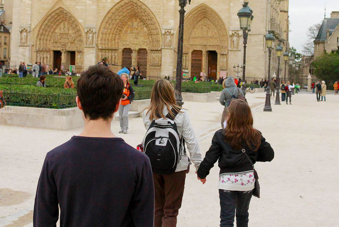 16 Y.O. Daughter Disappointed With Her Father As He Did Not Invite Her On His New Family's Paris Vacation, Gets Called A Jerk 16 Y.O. Daughter Disappointed With Her Father As He Did Not Invite Her On His New Family's Paris Vacation, Gets Called A Jerk