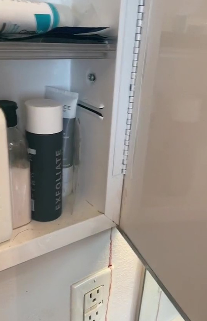 Woman Records Her Efforts To Find Out What Is The Cause Of Her Bathroom Cabinet “Bleeding”, Asks The Internet For Help Woman Records Her Efforts To Find Out What Is The Cause Of Her Bathroom Cabinet “Bleeding”, Asks The Internet For Help